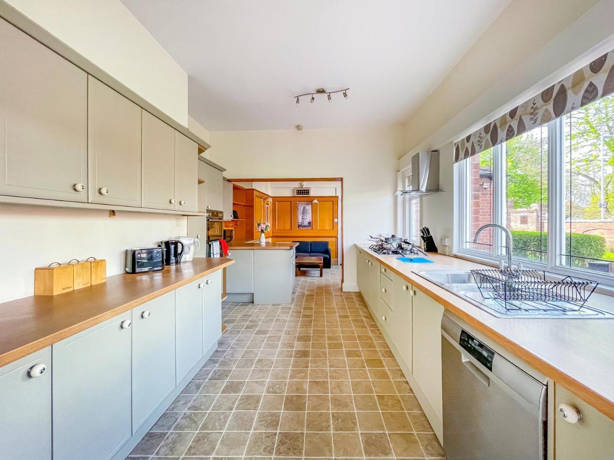 *Re9Bc* For Your Most Relaxed & Cosy Stay + Free Parking + Free Fast Wifi * Leeds  Exterior photo