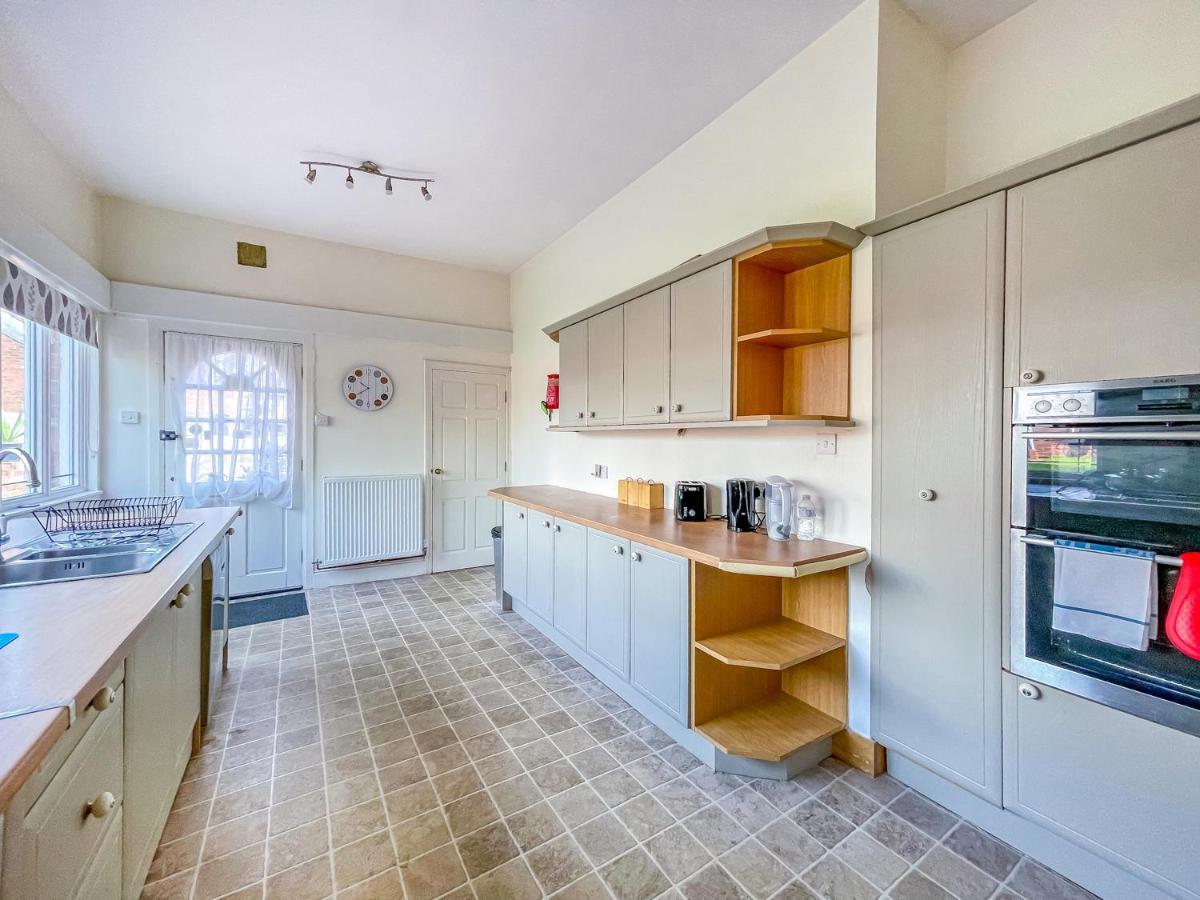 *Re9Bc* For Your Most Relaxed & Cosy Stay + Free Parking + Free Fast Wifi * Leeds  Exterior photo